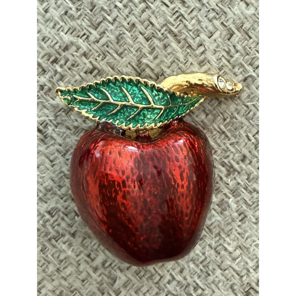 Vintage Apple Brooch Red Enamel Gold Tone Leaf Pin‎ Teacher Fruit Jewelry